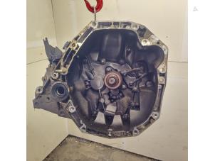 Gebruikte Versnellingsbak Renault Clio III (BR/CR) 1.6 16V Prijs € 225,00 Margeregeling aangeboden door Hans Auto Onderdelen
