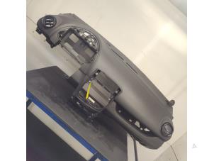 Gebruikte Dashboard Renault Clio IV (5R) 0.9 Energy TCE 90 12V Prijs € 165,00 Margeregeling aangeboden door Hans Auto Onderdelen