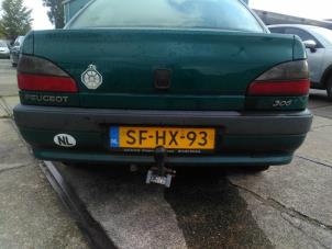 Gebruikte Achterbumper Peugeot 306 (7B) 1.4 SL,SR Prijs € 35,00 Margeregeling aangeboden door Hans Auto Onderdelen