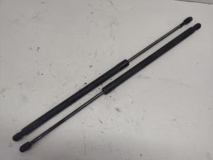 Gebruikte Gasdemperset Achterklep Mercedes Vito (639.6) 2.2 109 CDI 16V Prijs € 20,00 Margeregeling aangeboden door Hans Auto Onderdelen