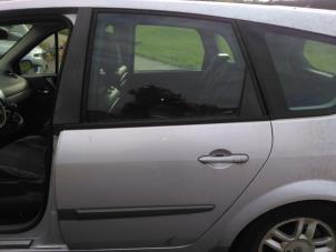 Gebruikte Deur 4Deurs links-achter Renault Grand Scénic II (JM) 2.0 16V Prijs € 50,00 Margeregeling aangeboden door Hans Auto Onderdelen