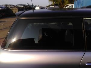 Gebruikte Ruit Extra 2Deurs rechts-achter BMW Mini One/Cooper (R50) 1.6 16V Cooper Prijs € 50,00 Margeregeling aangeboden door Hans Auto Onderdelen