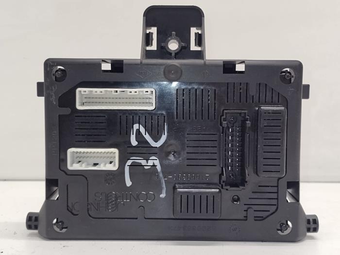 Gebruikte Bodycontrol Module Renault Clio III (BR/CR) 1.6 16V Prijs € 50,00 Margeregeling aangeboden door Hans Auto Onderdelen