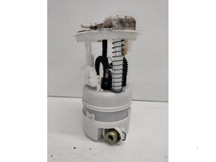 Gebruikte Tank element Pomp Renault Clio III (BR/CR) 1.6 16V Prijs € 20,00 Margeregeling aangeboden door Hans Auto Onderdelen