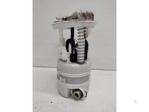 Gebruikte Brandstofpomp Elektrisch Renault Clio III (BR/CR) 1.6 16V Prijs € 20,00 Margeregeling aangeboden door Hans Auto Onderdelen