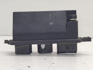 Gebruikte Module Verlichting Renault Clio III (BR/CR) 1.6 16V Prijs € 20,00 Margeregeling aangeboden door Hans Auto Onderdelen