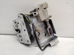 Gebruikte Achterklep Slotmechaniek Ford Mondeo III 2.0 TDCi 130 16V Prijs € 25,00 Margeregeling aangeboden door Hans Auto Onderdelen