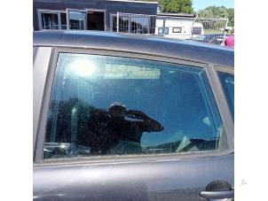 Gebruikte Deurruit 4Deurs links-achter Seat Altea (5P1) 2.0 TDI 16V Prijs € 40,00 Margeregeling aangeboden door Hans Auto Onderdelen