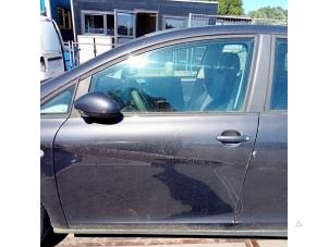 Gebruikte Deurruit 4Deurs links-voor Seat Altea (5P1) 2.0 TDI 16V Prijs € 40,00 Margeregeling aangeboden door Hans Auto Onderdelen