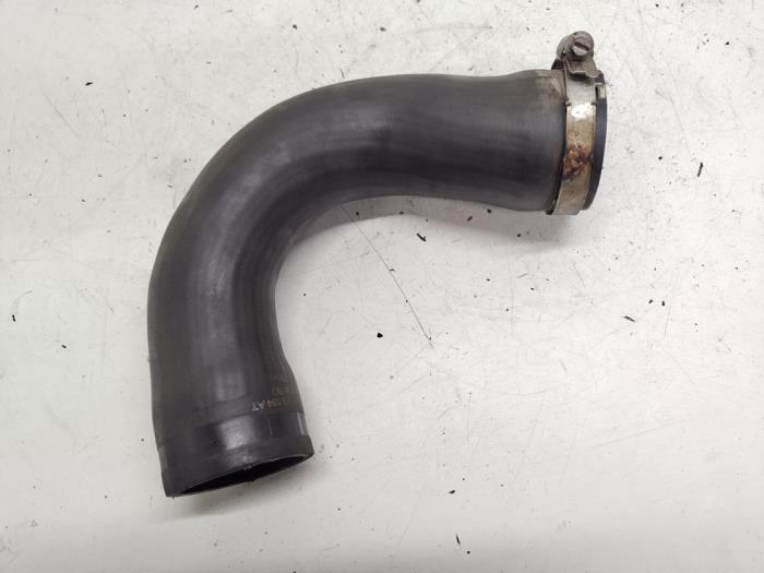 Gebruikte Intercooler Slang Volkswagen Caddy III (2KA,2KH,2CA,2CH) 1.6 TDI 16V Prijs € 20,00 Margeregeling aangeboden door Hans Auto Onderdelen