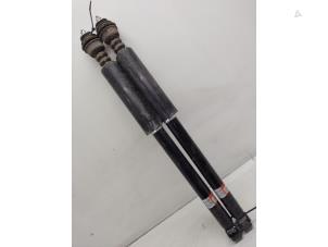 Gebruikte Schokdemper set Toyota Yaris (P1) 1.3 16V VVT-i Prijs € 25,00 Margeregeling aangeboden door Hans Auto Onderdelen