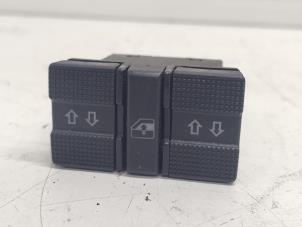 Gebruikte Ruit schakelaar elektrisch Volkswagen Vento (1H2) 1.8 i Prijs € 10,00 Margeregeling aangeboden door Hans Auto Onderdelen