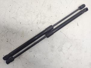 Gebruikte Set Gasdempers Achterklep Seat Altea XL (5P5) 1.9 TDI Prijs € 15,00 Margeregeling aangeboden door Hans Auto Onderdelen