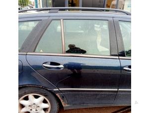 Gebruikte Deur 4Deurs rechts-achter Mercedes C Combi (S203) 1.8 C-180K 16V Prijs € 100,00 Margeregeling aangeboden door Hans Auto Onderdelen