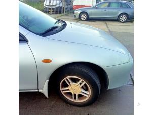 Gebruikte Spatbord rechts-voor Mazda 323 F (BA14) 1.5i GLX,GT 16V Prijs € 35,00 Margeregeling aangeboden door Hans Auto Onderdelen