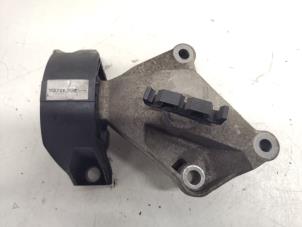 Gebruikte Motorsteun Renault Clio IV (5R) 0.9 Energy TCE 90 12V Prijs € 20,00 Margeregeling aangeboden door Hans Auto Onderdelen