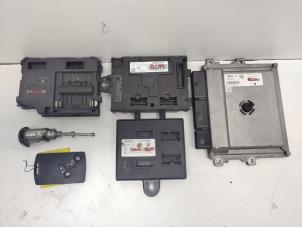 Gebruikte Slotenset Renault Clio IV (5R) 0.9 Energy TCE 90 12V Prijs € 200,00 Margeregeling aangeboden door Hans Auto Onderdelen