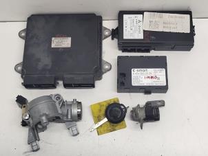 Gebruikte Slotenset Smart Forfour (454) 1.3 16V Prijs € 200,00 Margeregeling aangeboden door Hans Auto Onderdelen