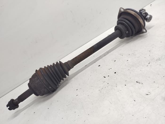 Gebruikte Aandrijfas links-voor Renault Twingo (C06) 1.2 16V Prijs € 25,00 Margeregeling aangeboden door Hans Auto Onderdelen