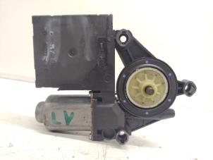 Gebruikte Motor electrisch raam Volkswagen Golf V (1K1) 1.6 FSI 16V Prijs € 15,00 Margeregeling aangeboden door Hans Auto Onderdelen