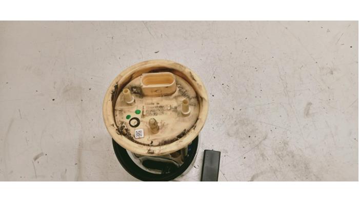 Gebruikte Tank element Pomp Volkswagen Polo V (6R) 1.4 TDI 12V 90 Prijs € 25,00 Margeregeling aangeboden door Hans Auto Onderdelen