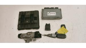 Gebruikte Slotenset Volkswagen Polo V (6R) 1.2 12V Prijs € 150,00 Margeregeling aangeboden door Hans Auto Onderdelen