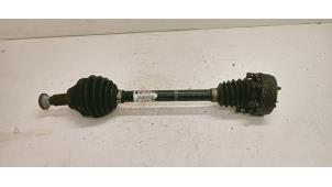 Gebruikte Steekas links-voor Volkswagen Polo V (6R) 1.2 12V Prijs € 25,00 Margeregeling aangeboden door Hans Auto Onderdelen