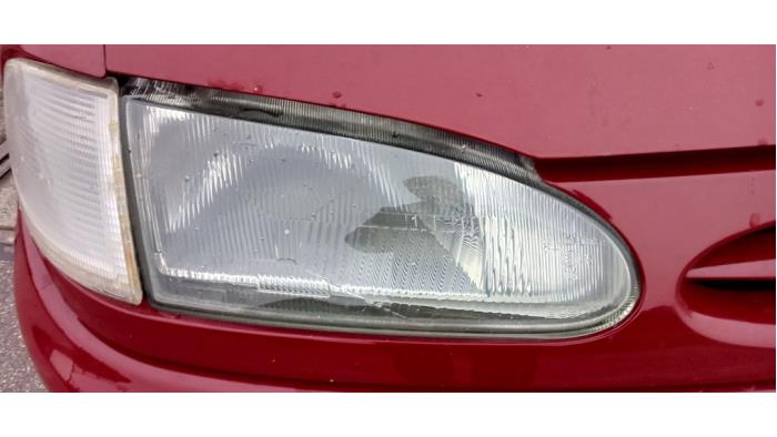 Richtingaanwijzer rechts van een Ford Galaxy (WGR) 2.0 CL,GLX SEFI 1997