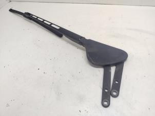 Gebruikte Ruitenwisserarm voor Mercedes C Combi (S203) 1.8 C-180K 16V Prijs € 35,00 Margeregeling aangeboden door Hans Auto Onderdelen