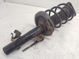 Gebruikte Mac Phersonpoot links-voor Ford Focus 2 Wagon 1.4 16V Prijs € 35,00 Margeregeling aangeboden door Hans Auto Onderdelen