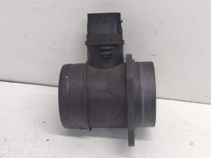 Gebruikte Luchthoeveelheidsmeter Volkswagen Transporter T5 1.9 TDi Prijs € 15,00 Margeregeling aangeboden door Hans Auto Onderdelen