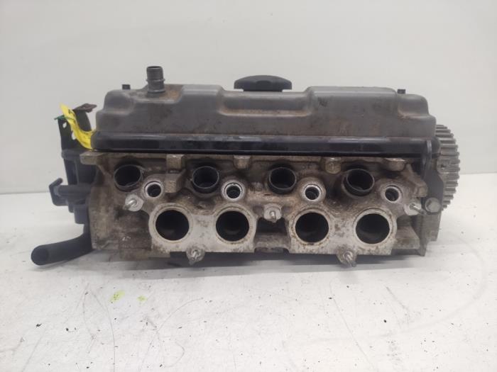 Cilinderkop van een Peugeot 1007 (KM) 1.4 2006