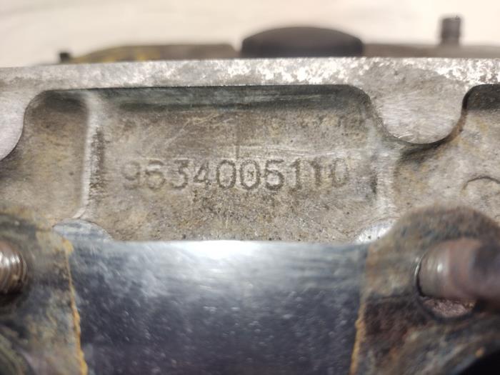 Cilinderkop van een Peugeot 1007 (KM) 1.4 2006