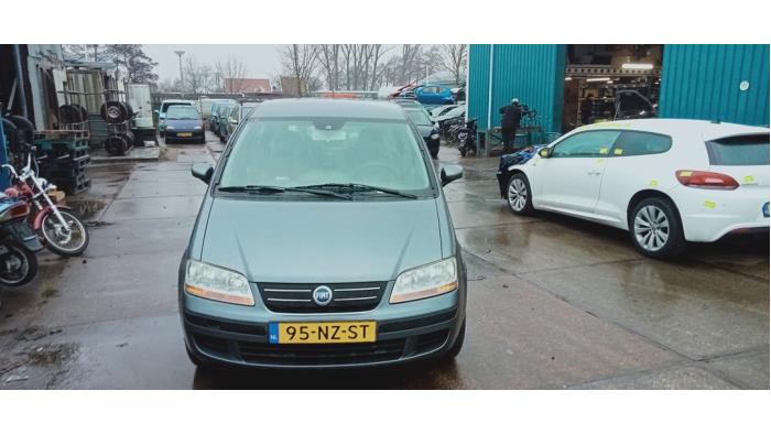 Gebruikte Rembol Fiat Idea (350AX) 1.4 16V Prijs € 40,00 Margeregeling aangeboden door Hans Auto Onderdelen