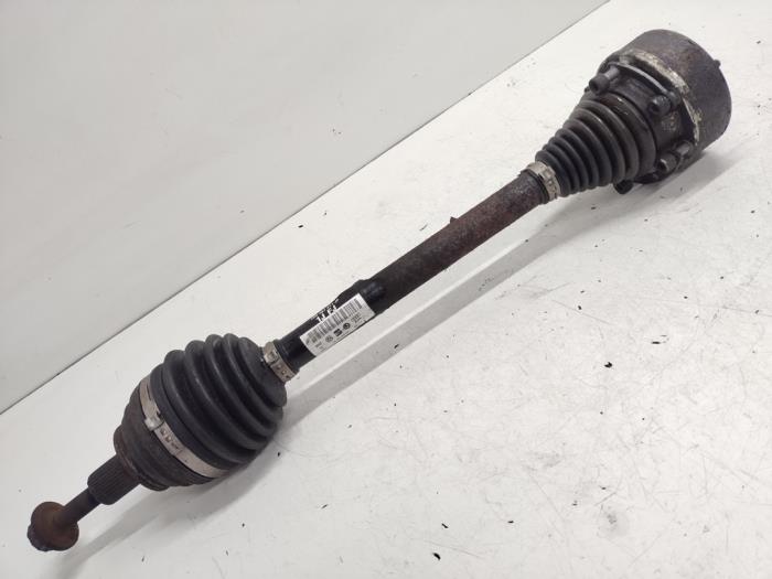 Gebruikte Aandrijfas links-voor Volkswagen Scirocco (137/13AD) 1.4 TSI 160 16V Prijs € 30,00 Margeregeling aangeboden door Hans Auto Onderdelen