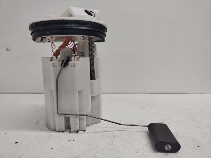 Gebruikte Tank element Pomp Ford Fiesta 6 (JA8) 1.0 EcoBoost 12V 100 Prijs € 20,00 Margeregeling aangeboden door Hans Auto Onderdelen