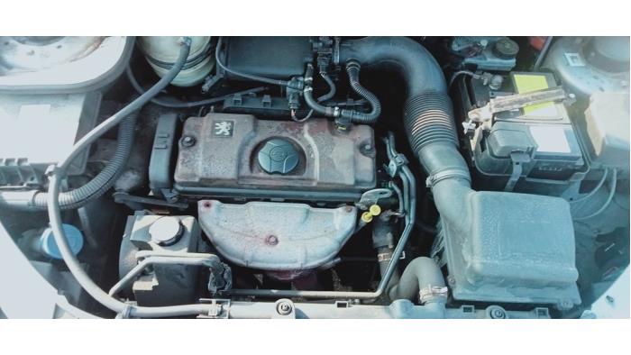 Gebruikte Versnellingsbak Peugeot 206 (2A/C/H/J/S) 1.4 XR,XS,XT,Gentry Prijs € 85,00 Margeregeling aangeboden door Hans Auto Onderdelen