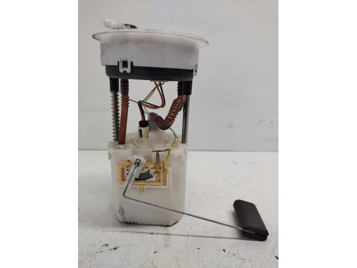 Gebruikte Tank element Pomp Opel Agila (B) 1.0 12V Prijs € 45,00 Margeregeling aangeboden door Hans Auto Onderdelen