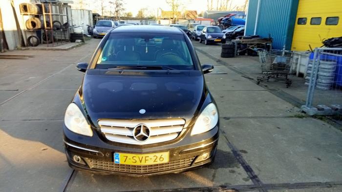 Gebruikte Rembekrachtiger Mercedes B (W245) 2.0 B-200 16V Prijs € 40,00 Margeregeling aangeboden door Hans Auto Onderdelen