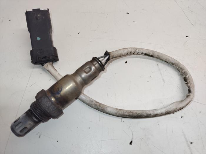 Gebruikte Lambda Sonde Peugeot 208 I (CA/CC/CK/CL) 1.0 Vti 12V PureTech Prijs € 20,00 Margeregeling aangeboden door Hans Auto Onderdelen