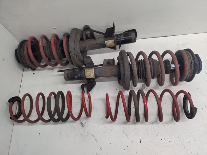 Gebruikte Set Verlaagde Veren Alfa Romeo Giulietta (940) 1.4 TB 16V MultiAir Prijs € 150,00 Margeregeling aangeboden door Hans Auto Onderdelen
