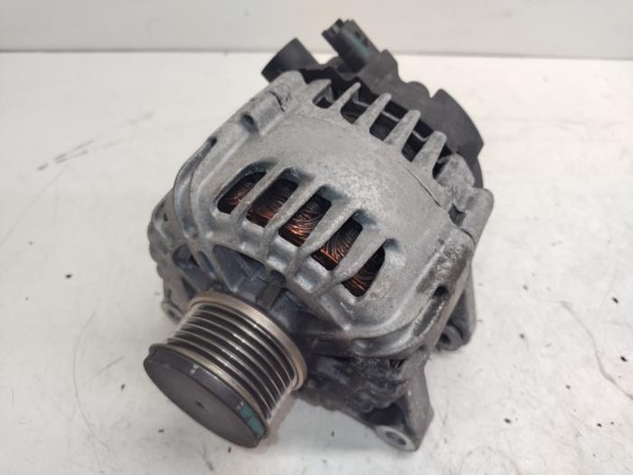 Gebruikte Dynamo Opel Crossland (X) 1.2 12V Prijs € 40,00 Margeregeling aangeboden door Hans Auto Onderdelen