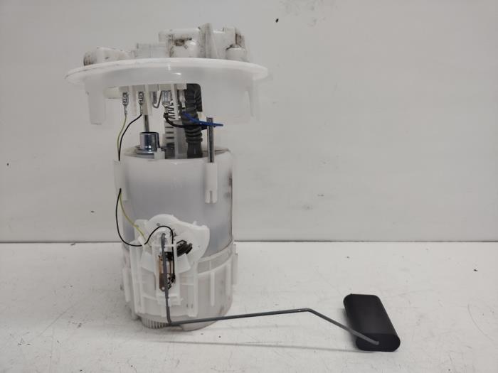 Gebruikte Tank element Pomp Opel Crossland (X) 1.2 12V Prijs € 35,00 Margeregeling aangeboden door Hans Auto Onderdelen