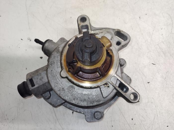 Gebruikte Vacuumpomp Rembekrachtiging Ford Focus 3 Wagon 1.6 SCTi 16V Prijs € 100,00 Margeregeling aangeboden door Hans Auto Onderdelen