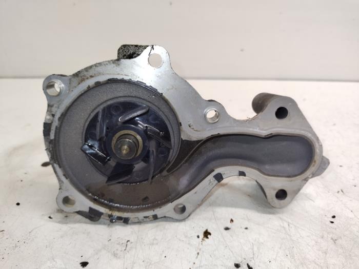 Gebruikte Waterpomp Ford Focus 3 Wagon 1.0 Ti-VCT EcoBoost 12V 100 Prijs € 20,00 Margeregeling aangeboden door Hans Auto Onderdelen