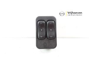 Gebruikte Schakelaar Elektrisch Raam Opel Astra G (F08/48) 1.6 16V Twin Port Prijs € 10,00 Margeregeling aangeboden door Autodemontage Vrijhoeven B.V.