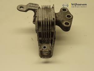 Gebruikte Motorsteun Opel Astra J (PC6/PD6/PE6/PF6) 1.6 16V Ecotec Prijs € 25,00 Margeregeling aangeboden door Autodemontage Vrijhoeven B.V.