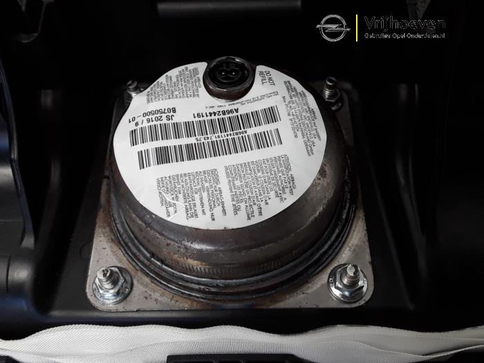 Airbag rechts (Dashboard) van een Opel Astra K 1.4 Turbo 16V 2016