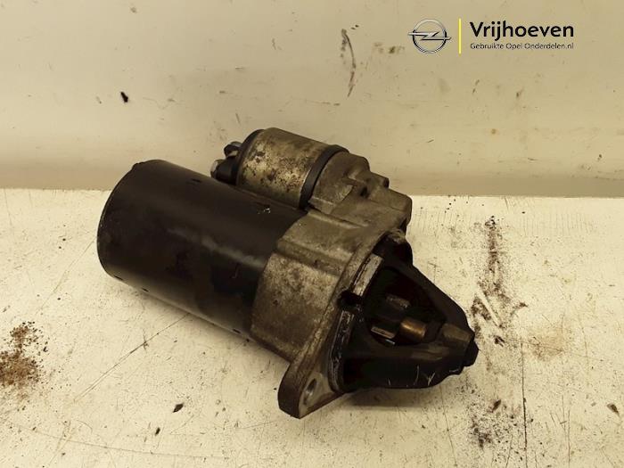 Startmotor van een Opel Zafira (M75) 2.0 16V Turbo OPC 2005