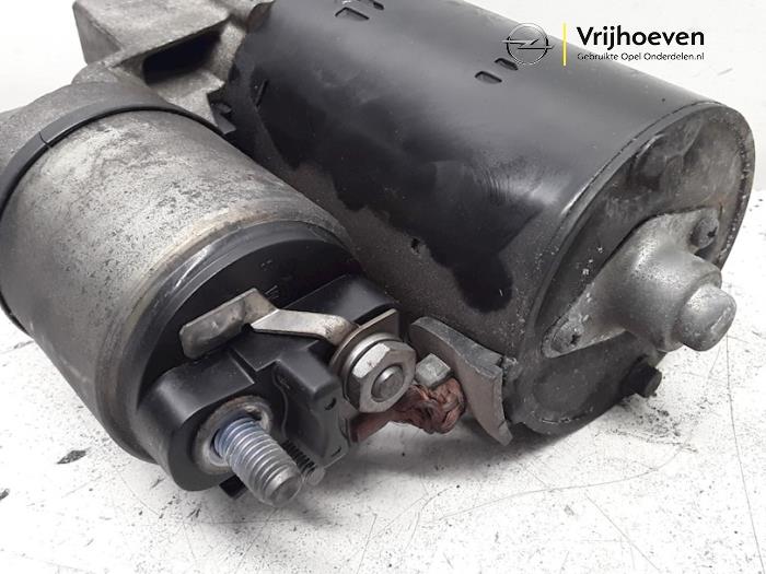Startmotor van een Opel Zafira (M75) 2.0 16V Turbo OPC 2005